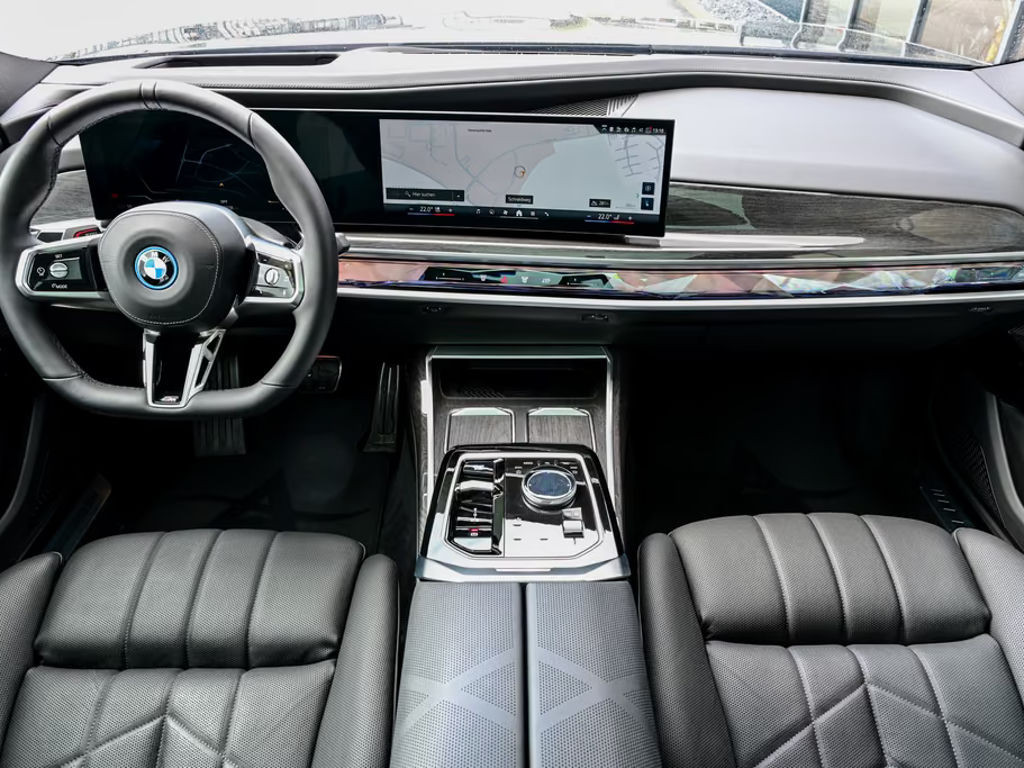 BMW i7