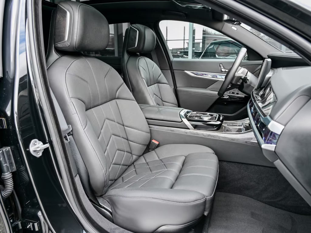 BMW i7
