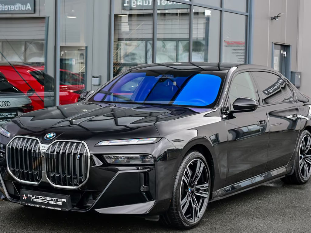BMW i7