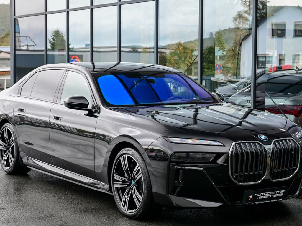 BMW i7