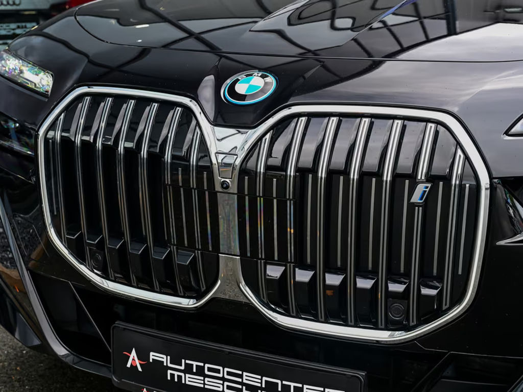 BMW i7