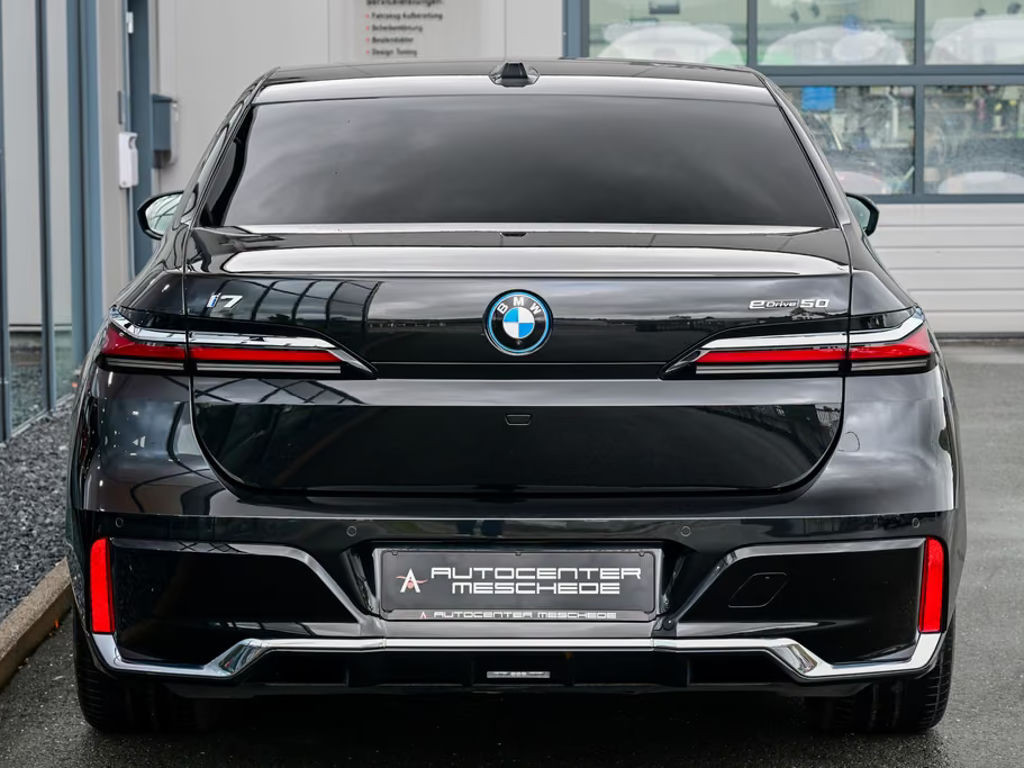 BMW i7