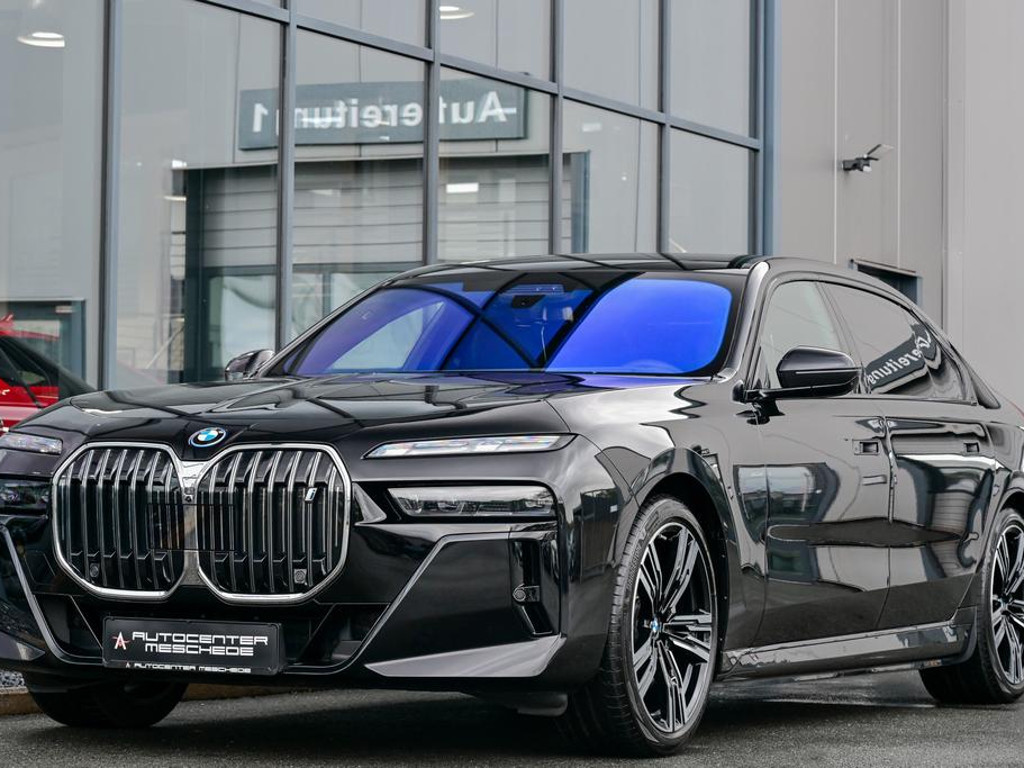 BMW i7