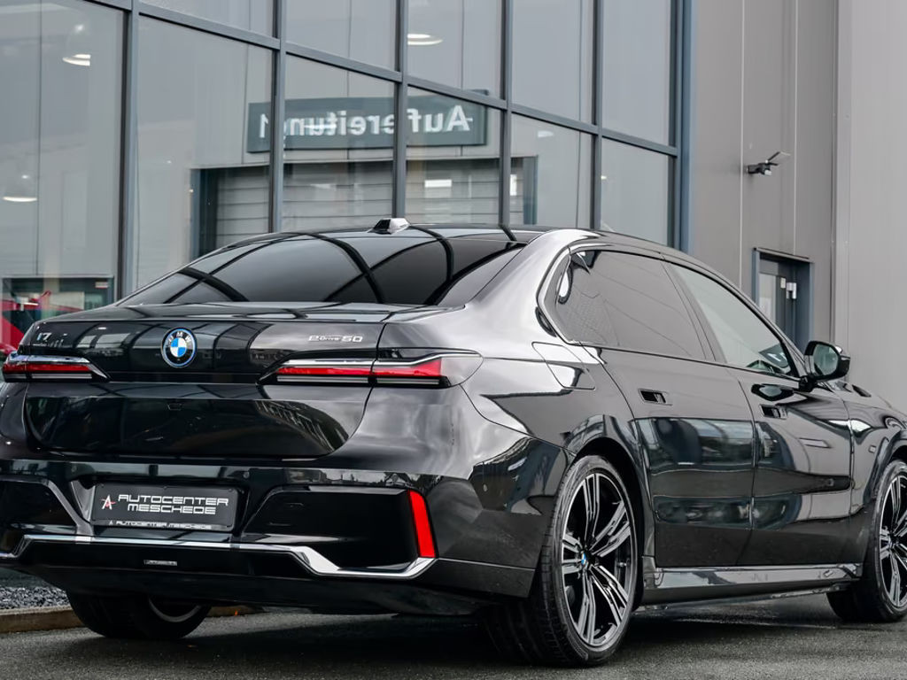 BMW i7