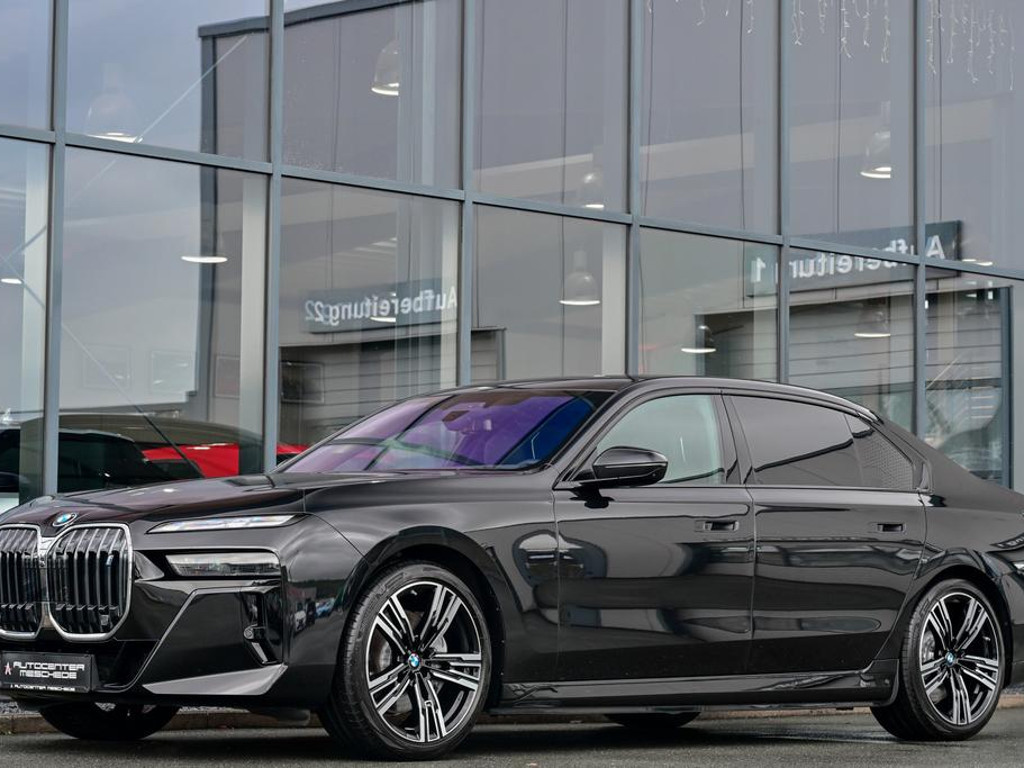 BMW i7