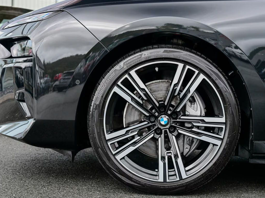 BMW i7