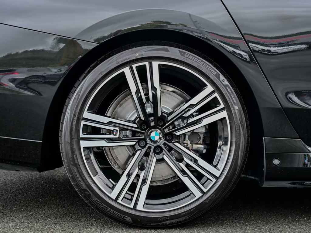 BMW i7