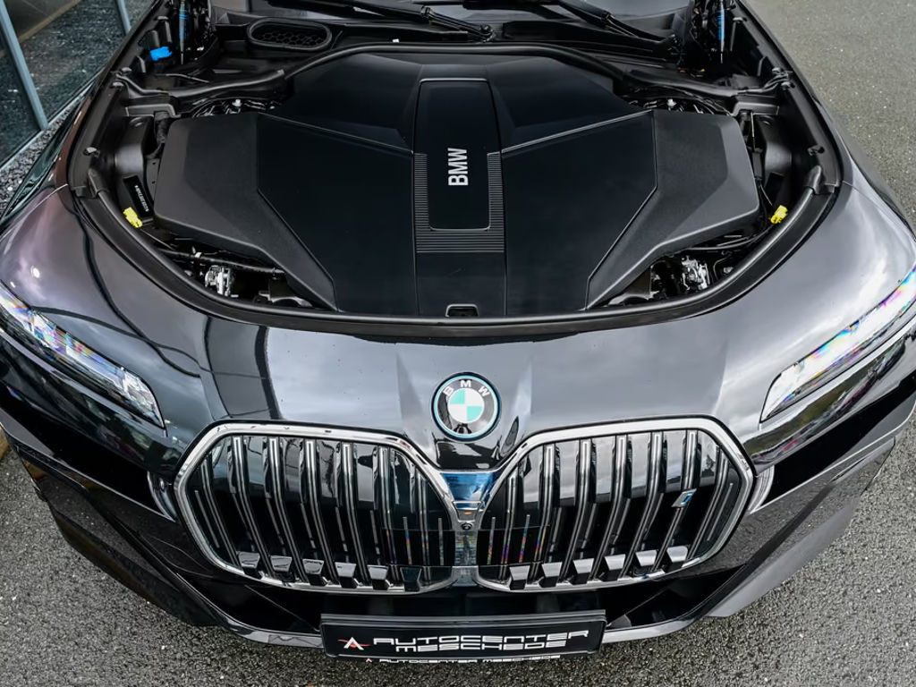 BMW i7