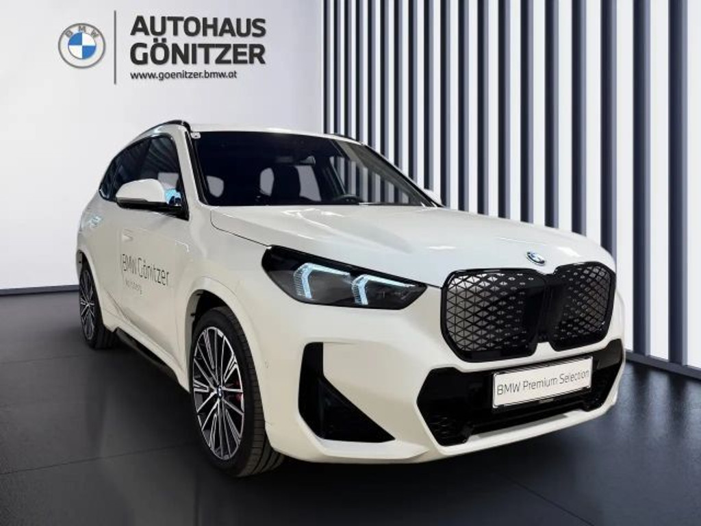 BMW iX1
