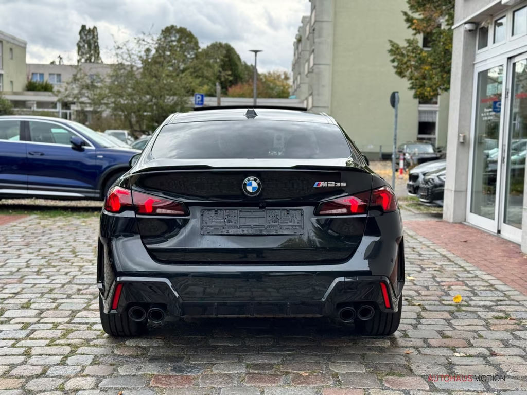 BMW M235