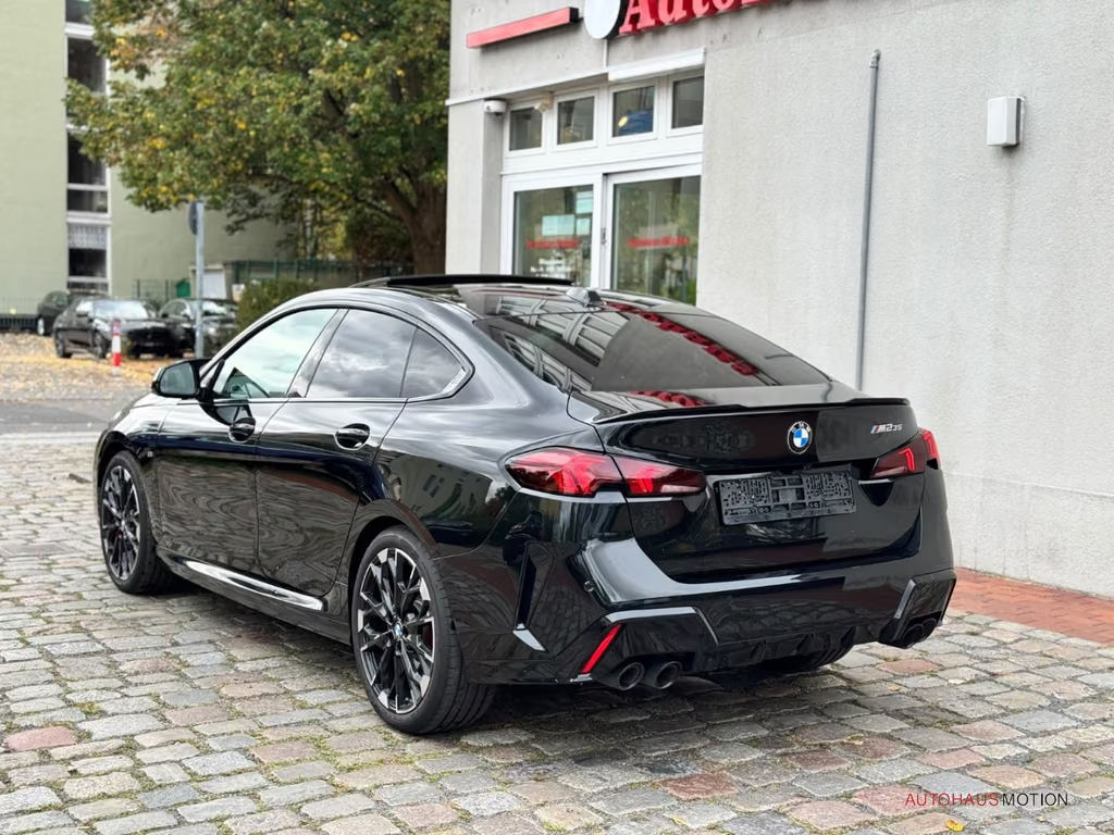 BMW M235
