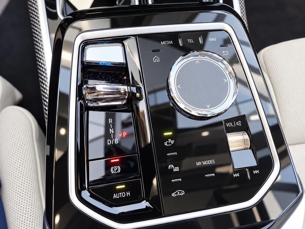 BMW i7