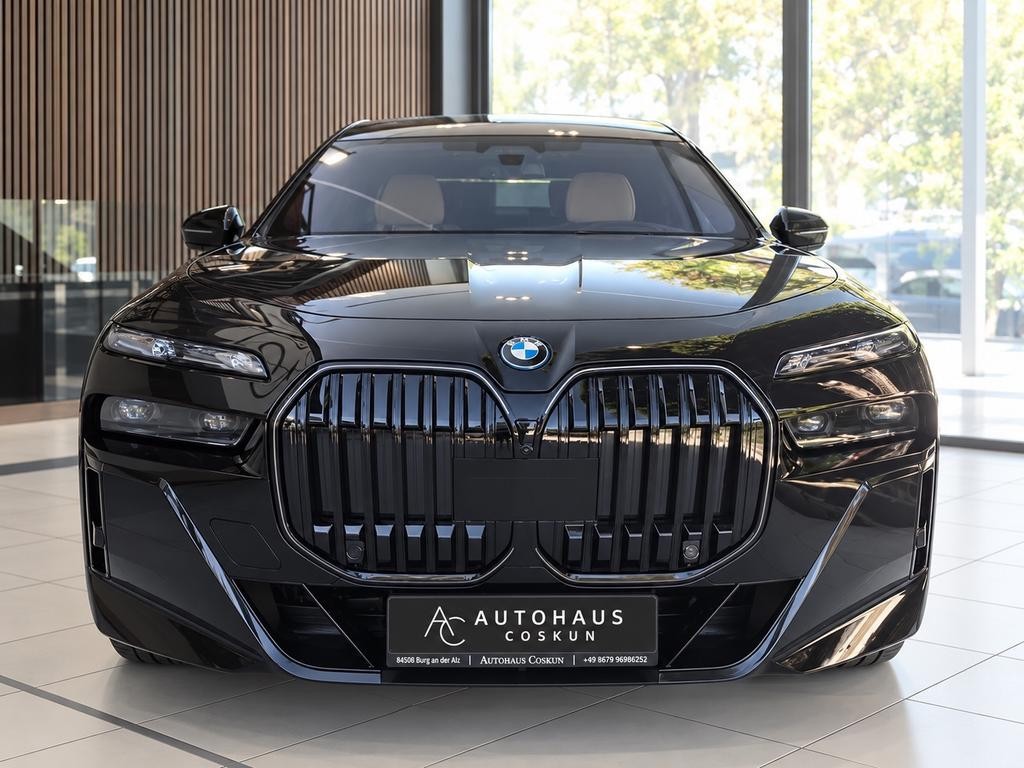BMW i7