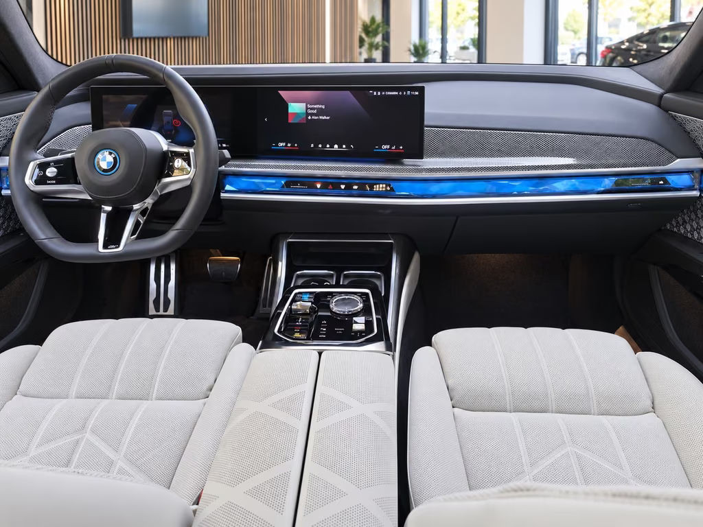 BMW i7