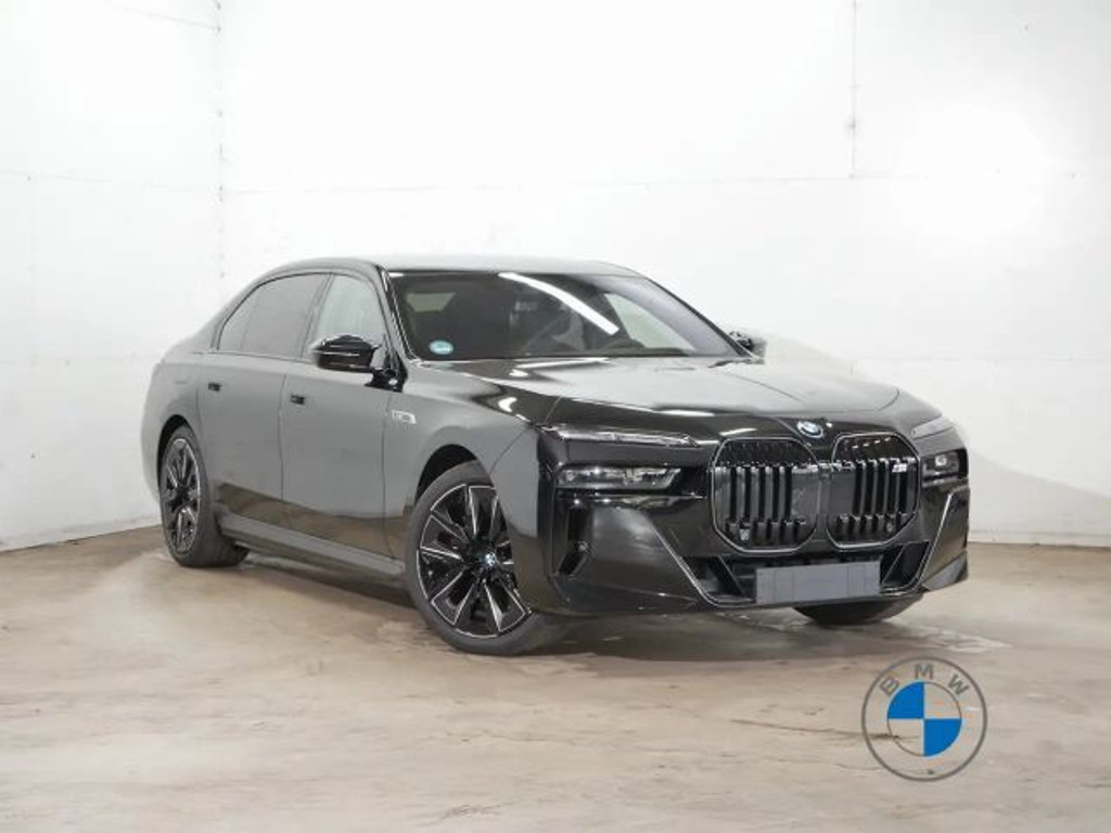 BMW i7