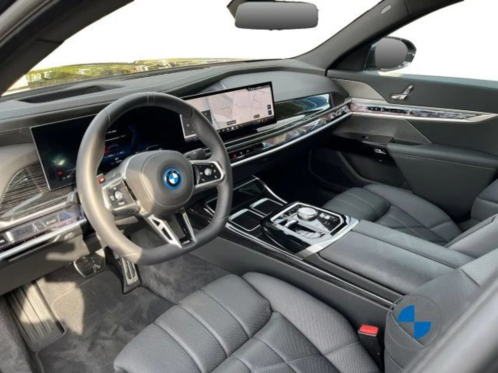 BMW i7