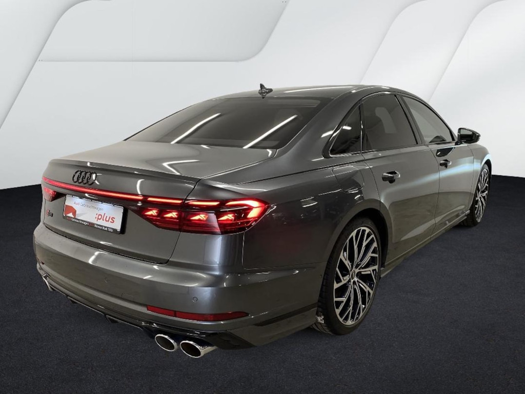 Audi S8