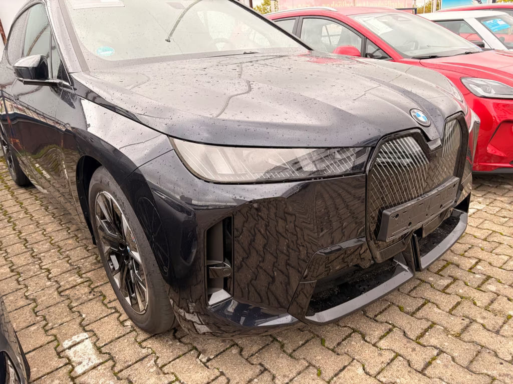 BMW iX