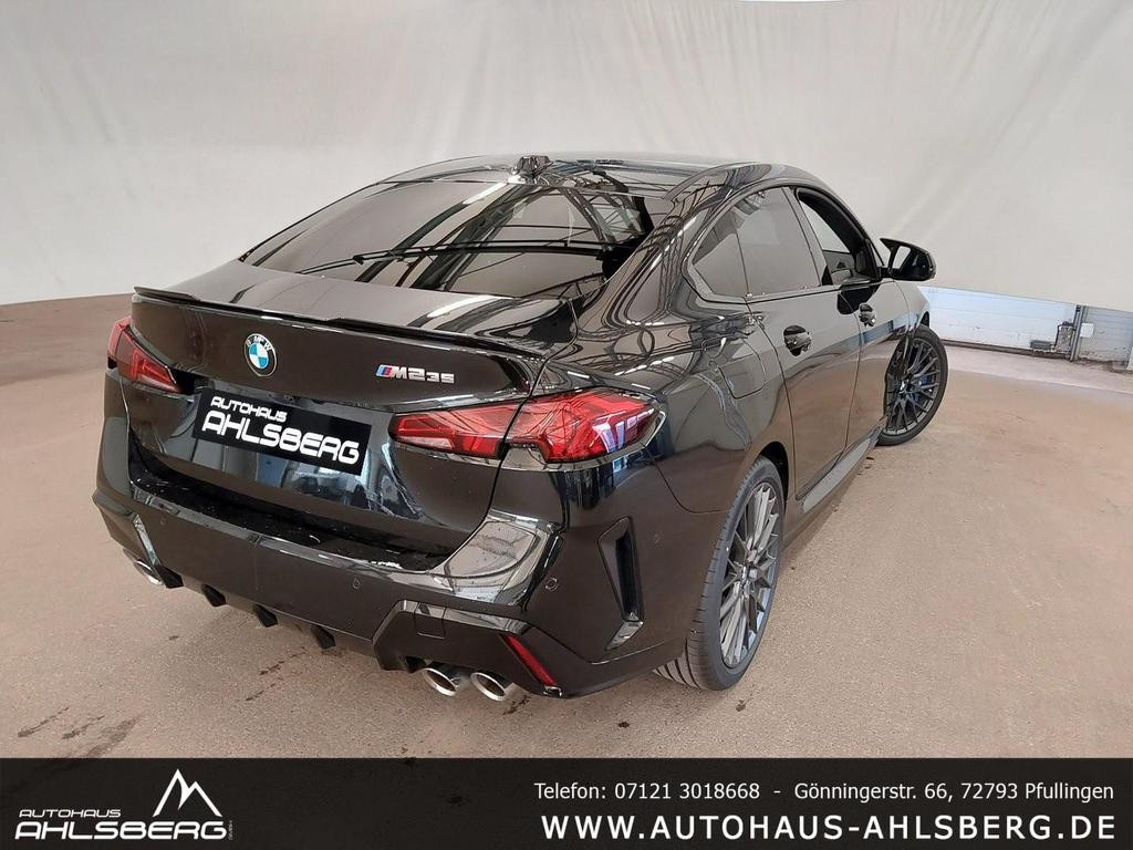 BMW M235