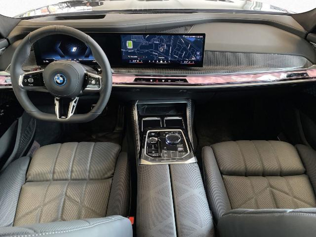 BMW i7