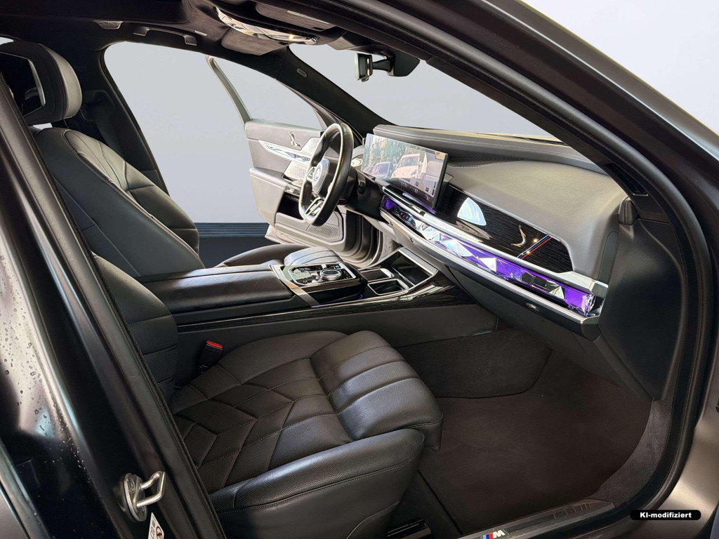 BMW i7