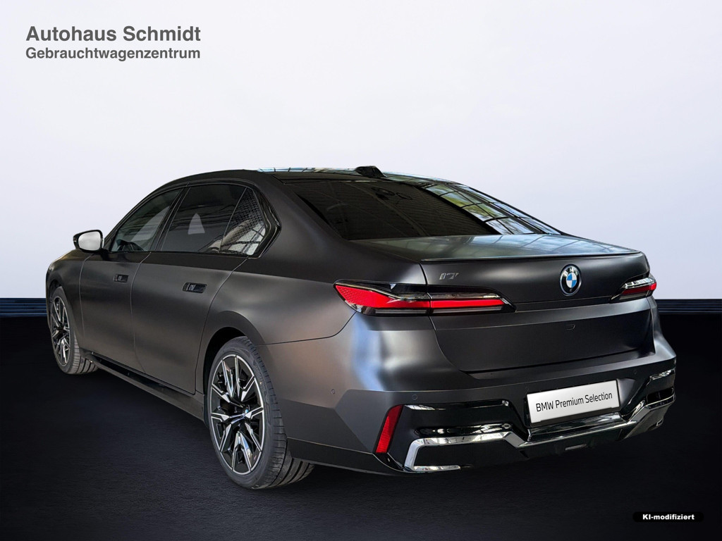 BMW i7