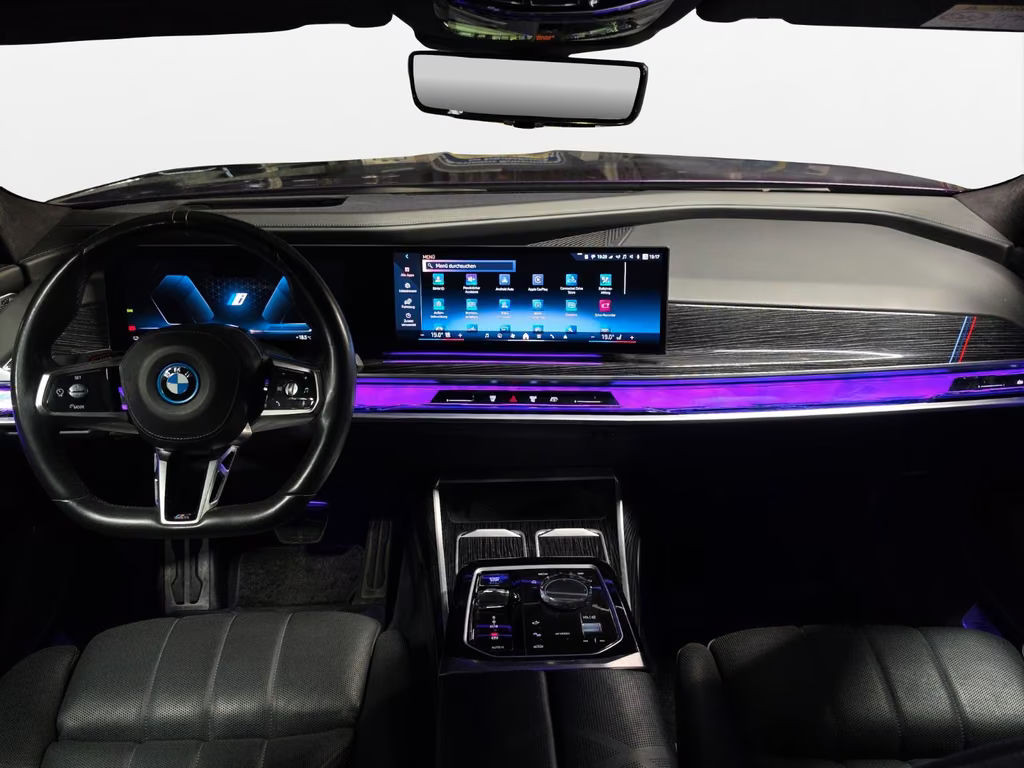 BMW i7