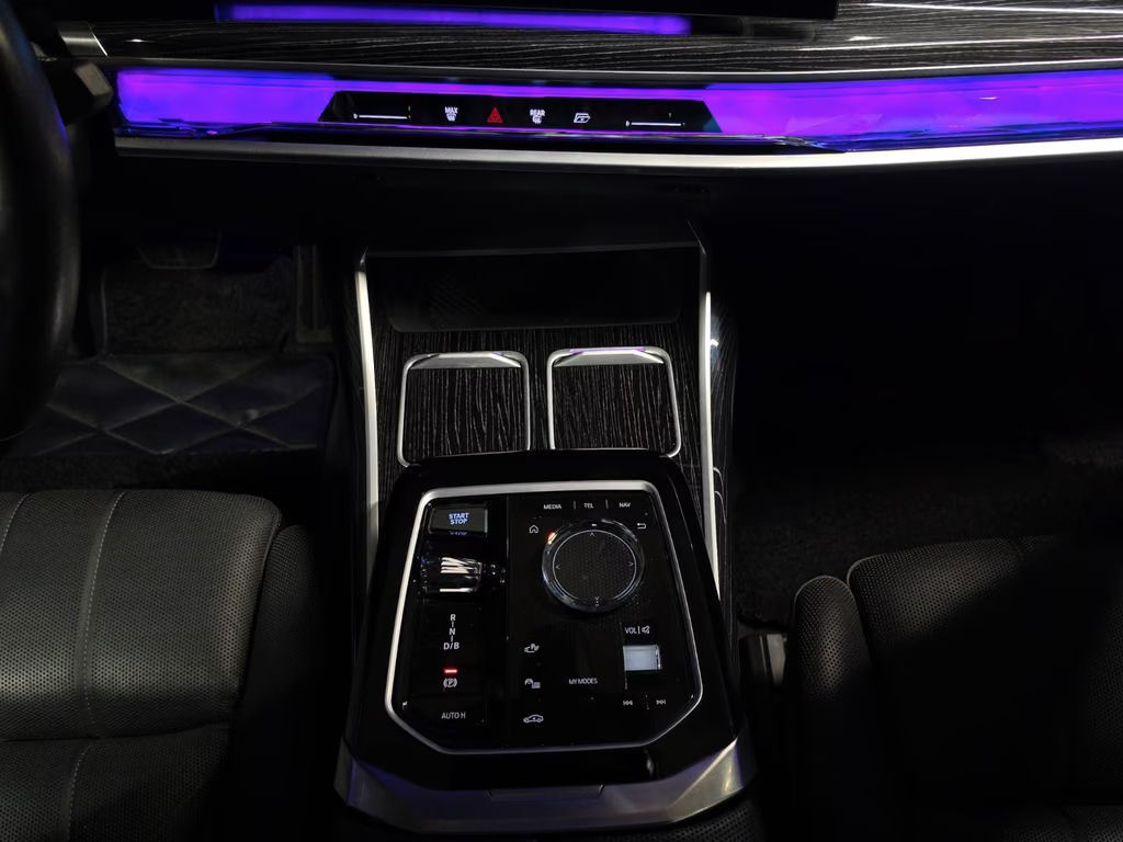 BMW i7