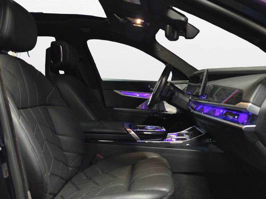 BMW i7