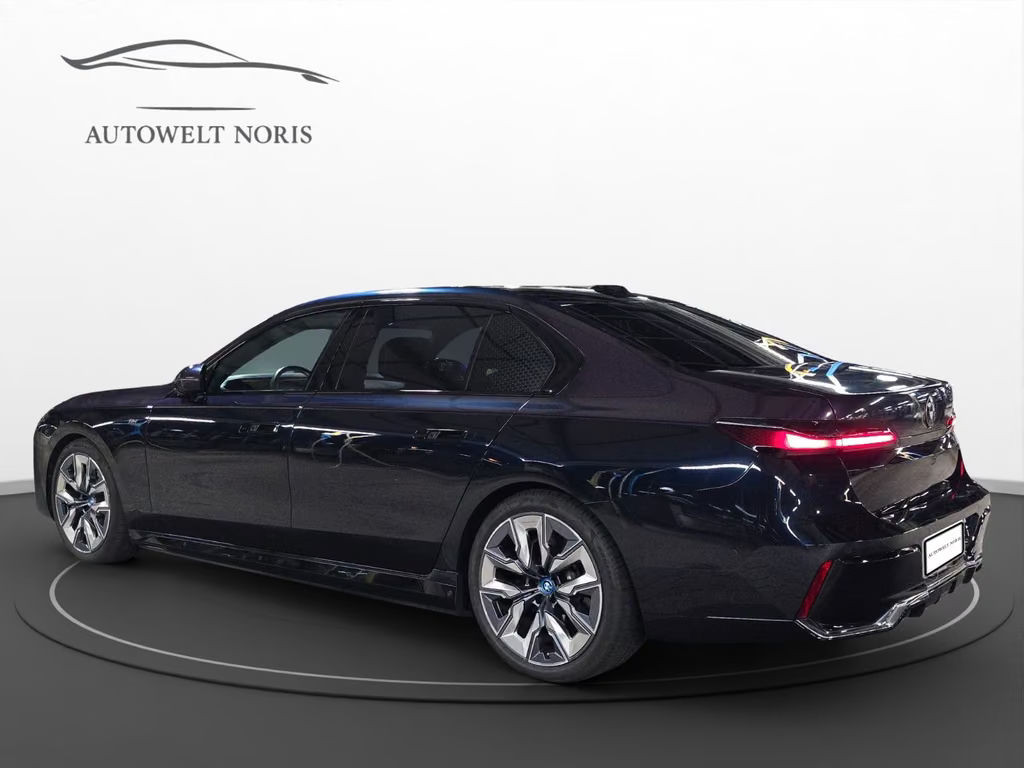 BMW i7