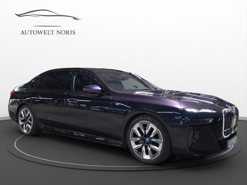 BMW i7