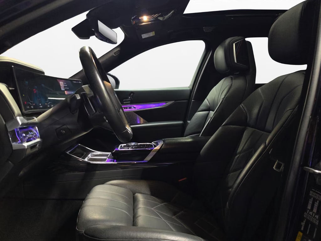 BMW i7