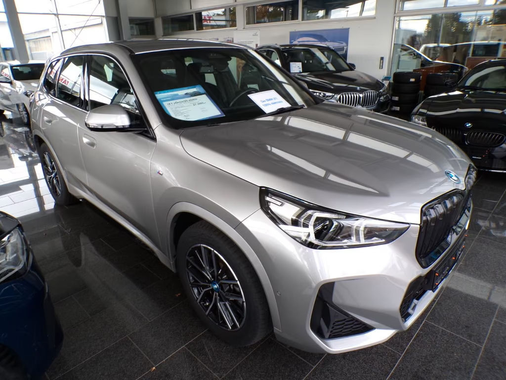 BMW iX1