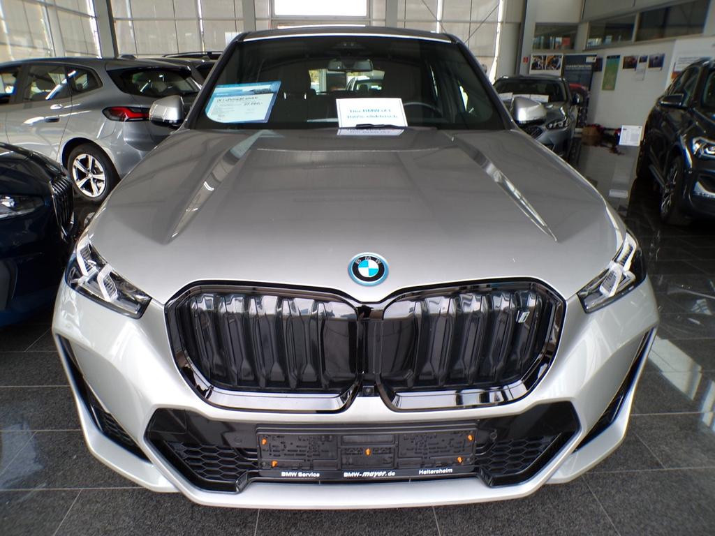 BMW iX1