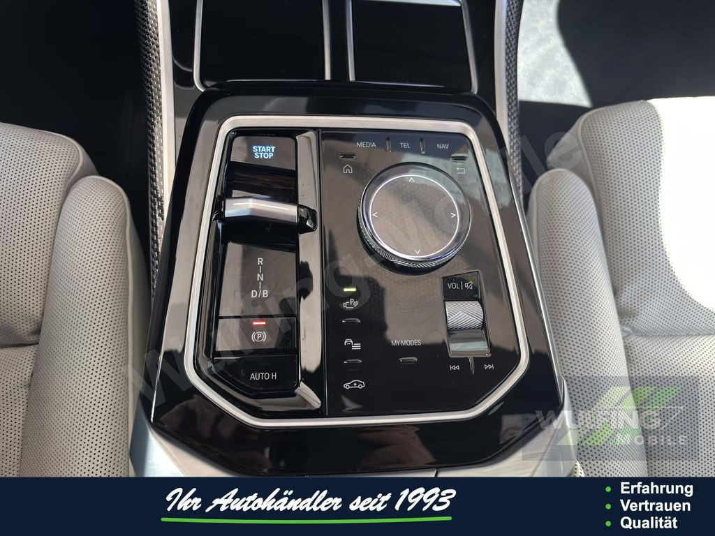 BMW i7