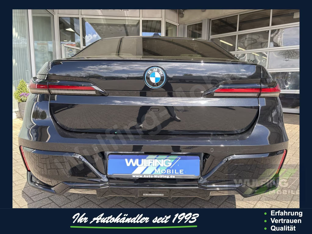 BMW i7