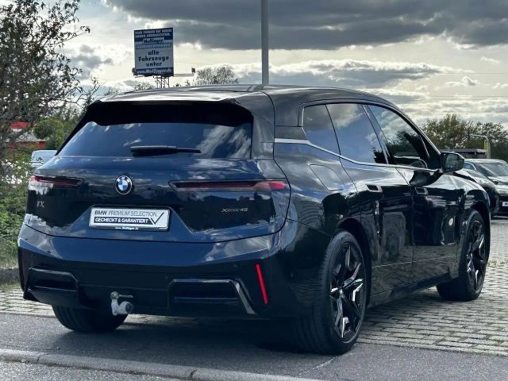 BMW iX