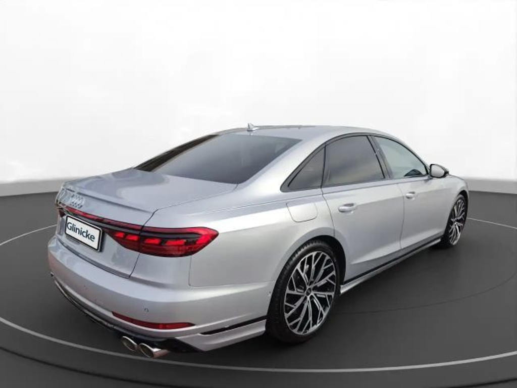 Audi S8