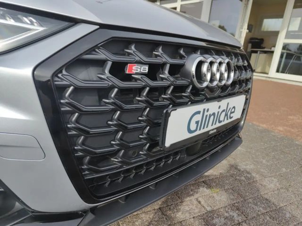 Audi S8