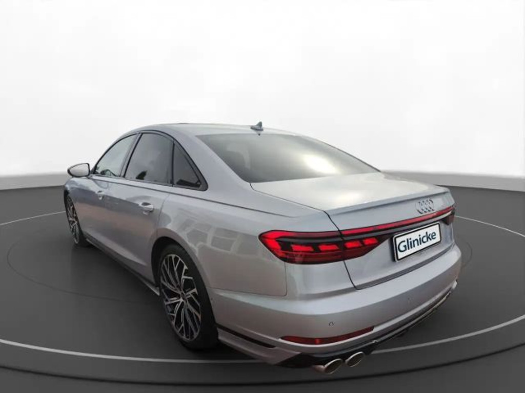 Audi S8