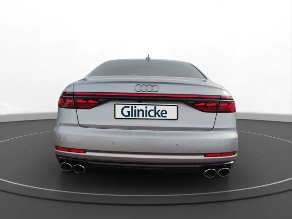 Audi S8