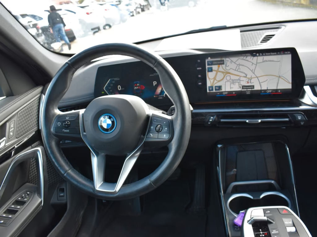 BMW iX1