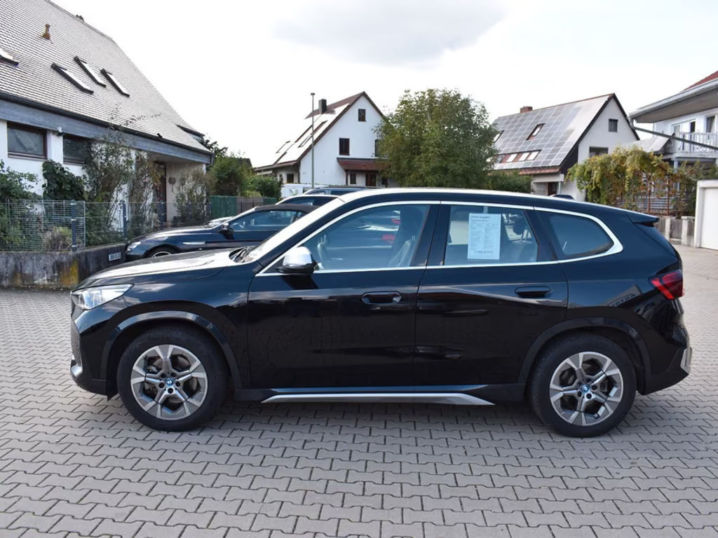 BMW iX1