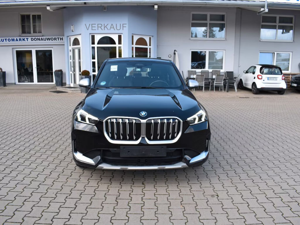 BMW iX1