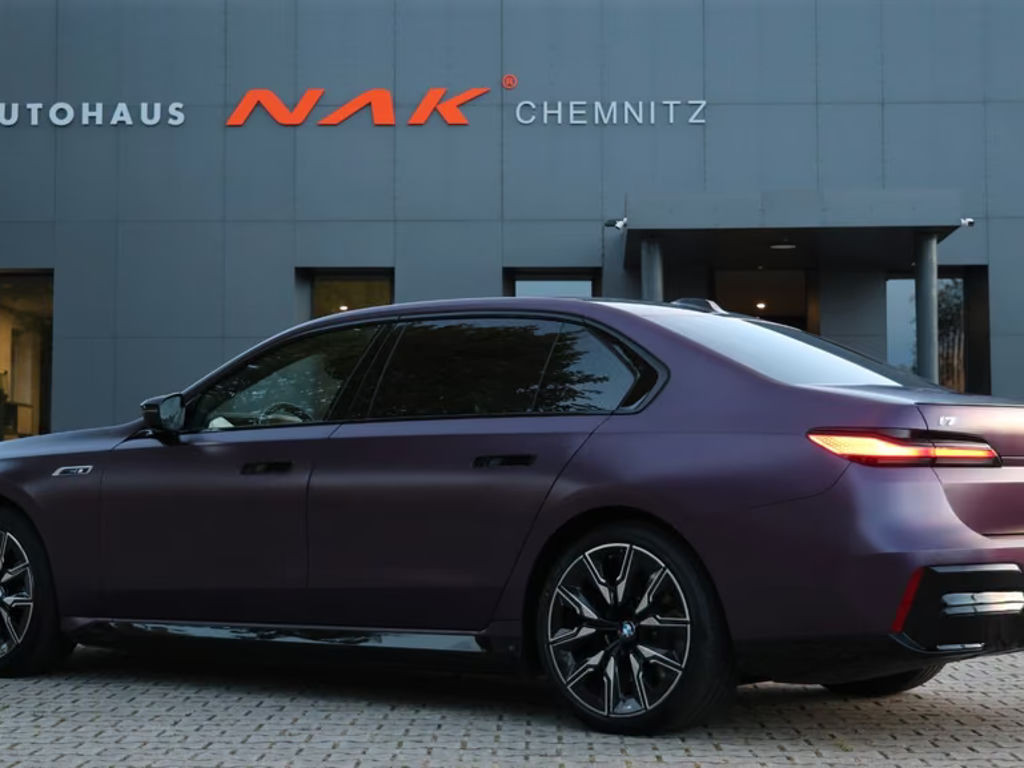 BMW i7