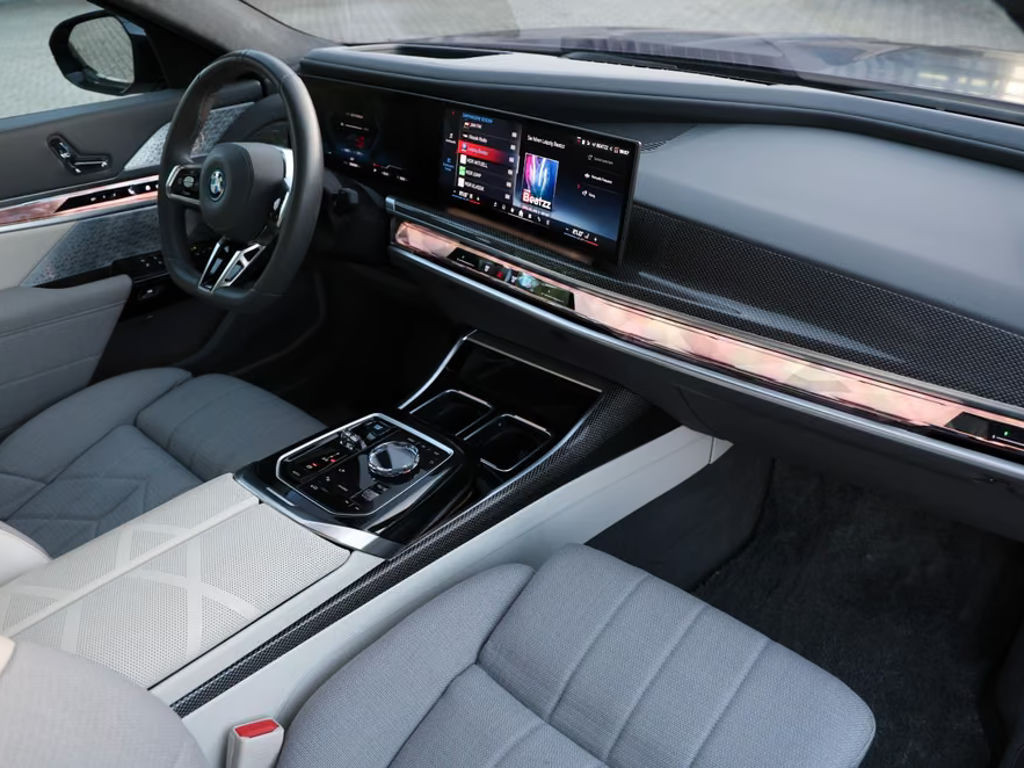 BMW i7