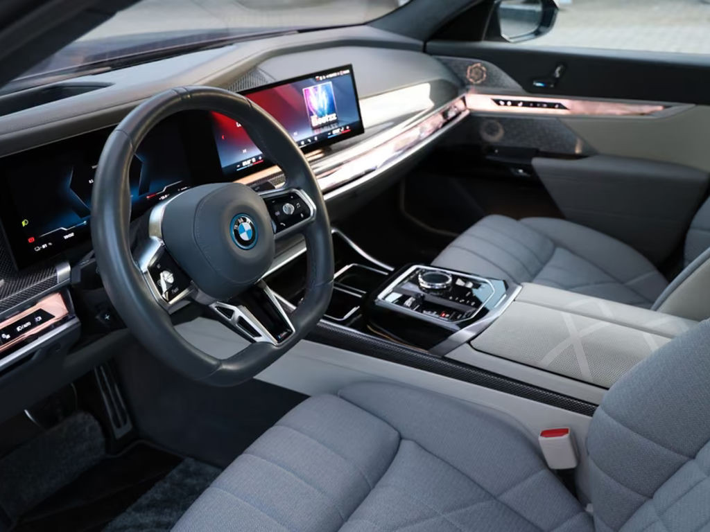 BMW i7