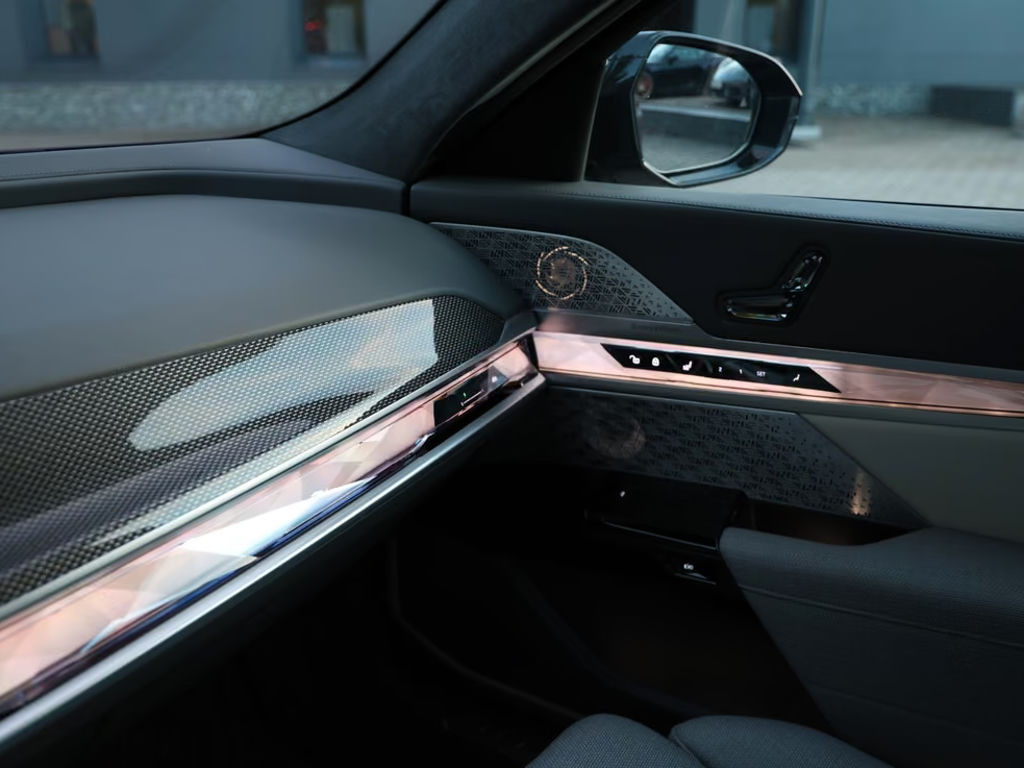 BMW i7