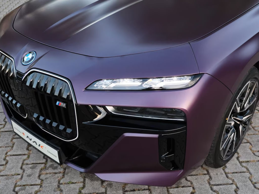 BMW i7