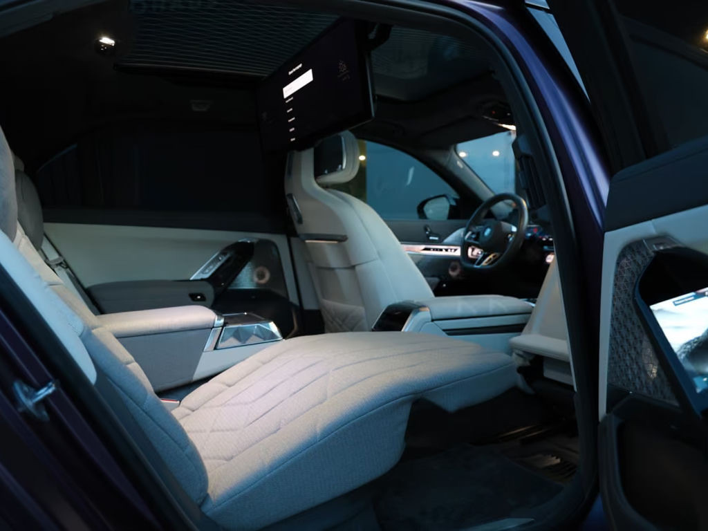 BMW i7